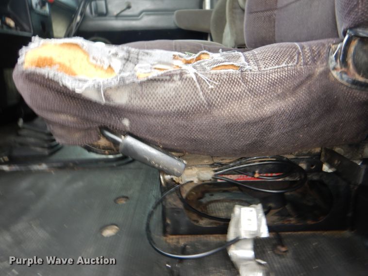 image for item DG4846 1998 Peterbilt 379 semi truck