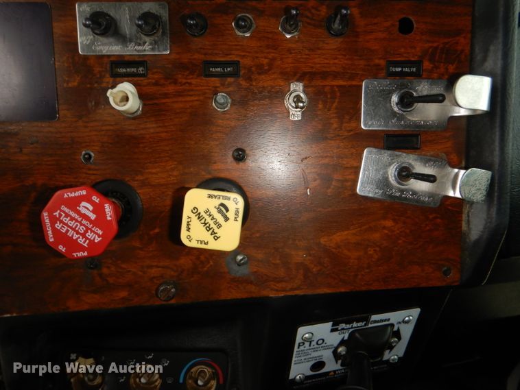 image for item DG4846 1998 Peterbilt 379 semi truck