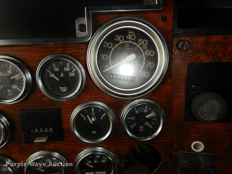 image for item DG4846 1998 Peterbilt 379 semi truck