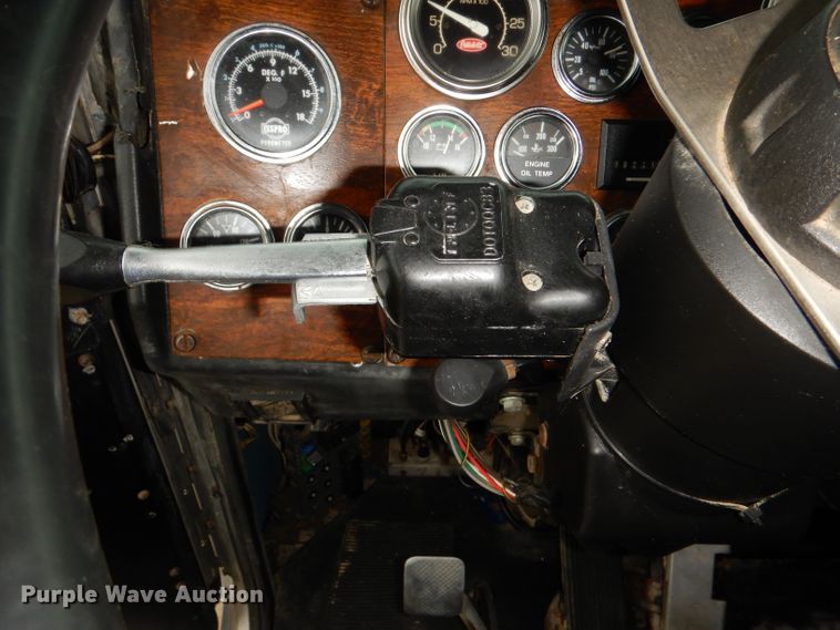 image for item DG4846 1998 Peterbilt 379 semi truck