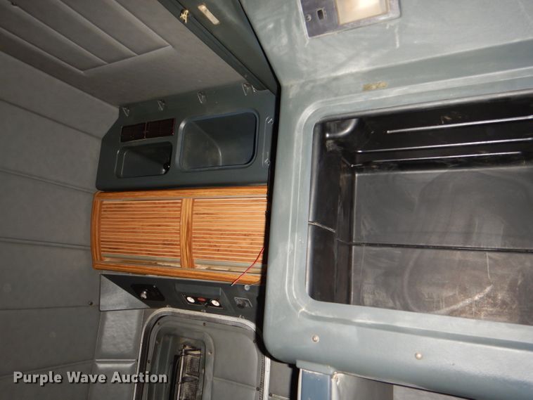 image for item DG4846 1998 Peterbilt 379 semi truck