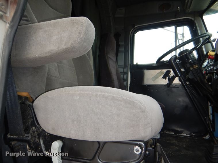 image for item DG4846 1998 Peterbilt 379 semi truck