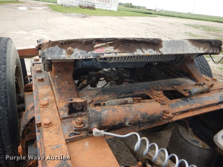 image for item DG4846 1998 Peterbilt 379 semi truck