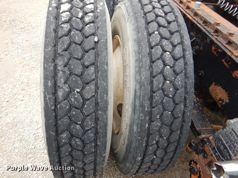 image for item DG4846 1998 Peterbilt 379 semi truck