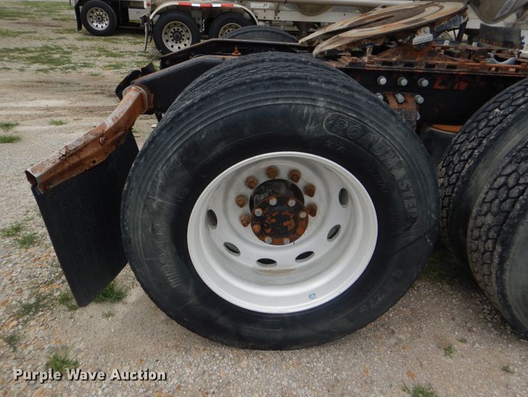 image for item DG4846 1998 Peterbilt 379 semi truck