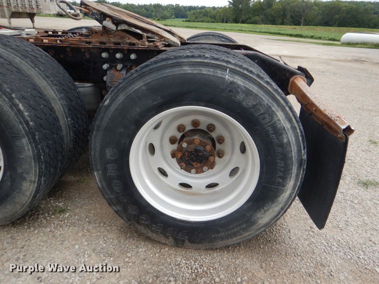 image for item DG4846 1998 Peterbilt 379 semi truck