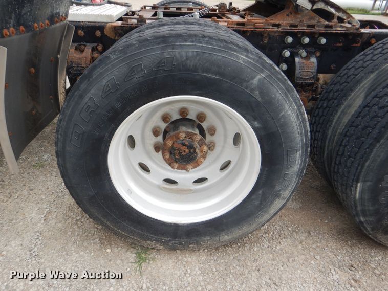 image for item DG4846 1998 Peterbilt 379 semi truck