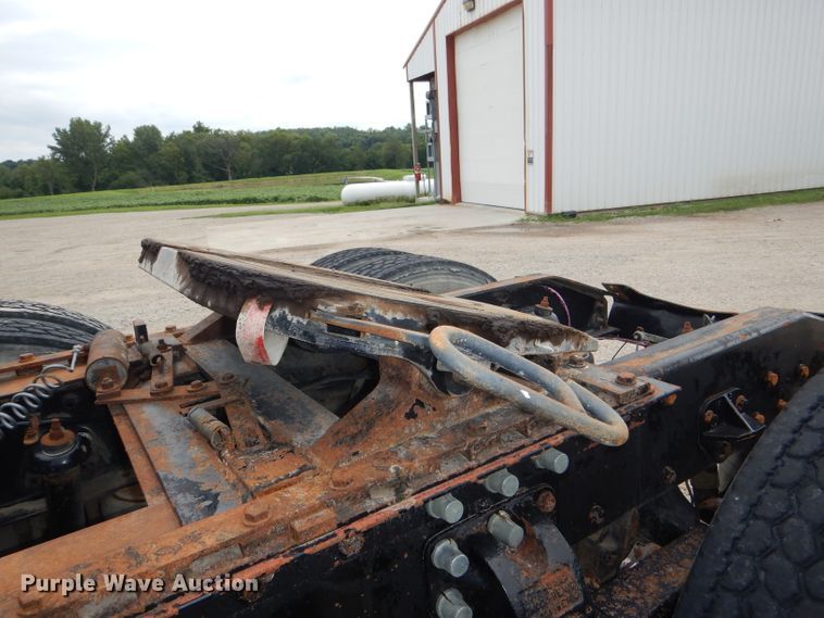 image for item DG4846 1998 Peterbilt 379 semi truck