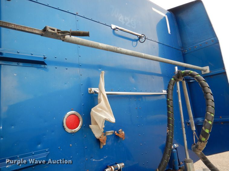 image for item DG4846 1998 Peterbilt 379 semi truck