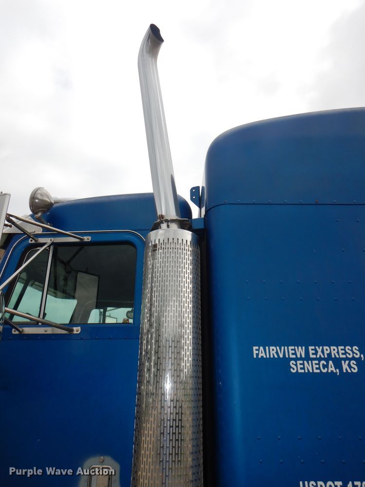 image for item DG4846 1998 Peterbilt 379 semi truck