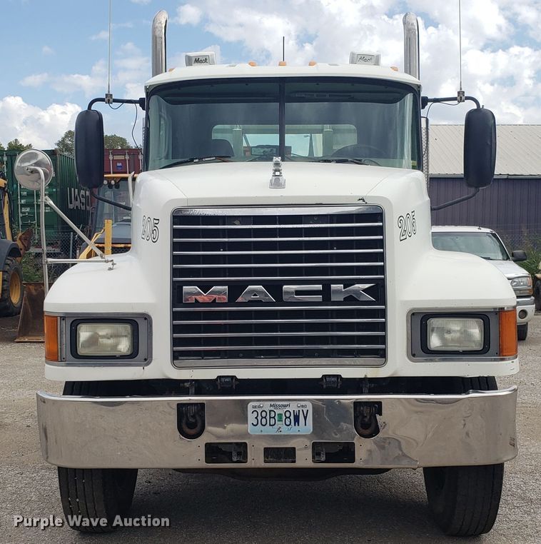 image for item DG7694 2005 Mack CH semi truck