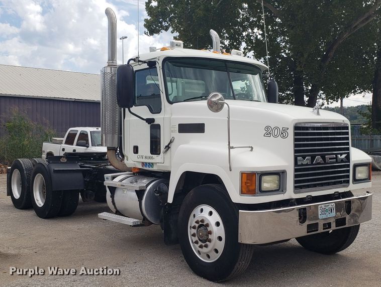 image for item DG7694 2005 Mack CH semi truck