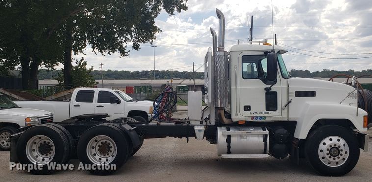 image for item DG7694 2005 Mack CH semi truck