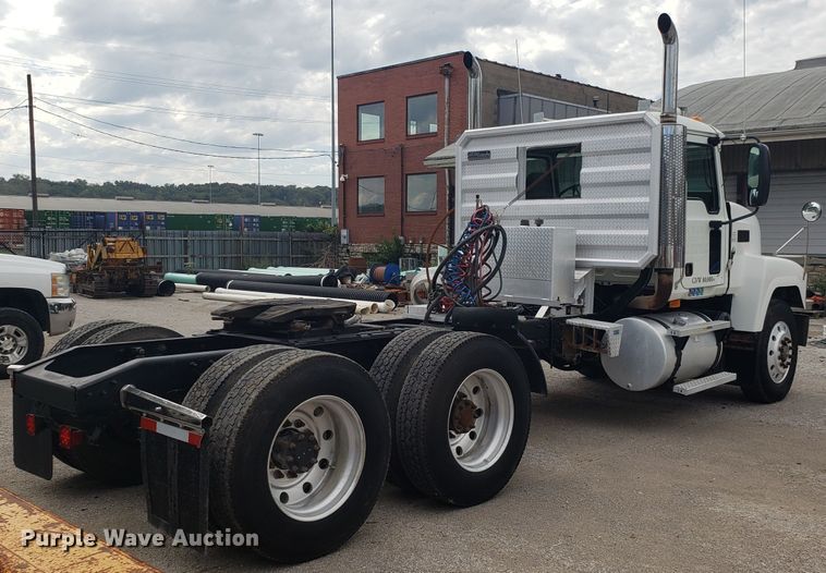 image for item DG7694 2005 Mack CH semi truck