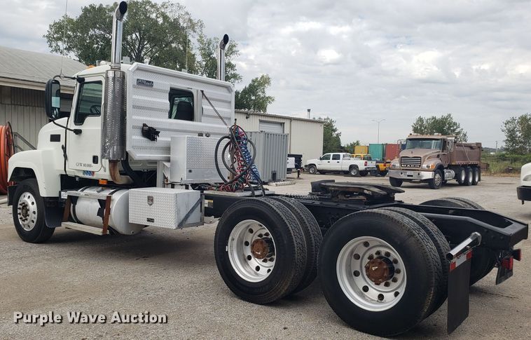 image for item DG7694 2005 Mack CH semi truck