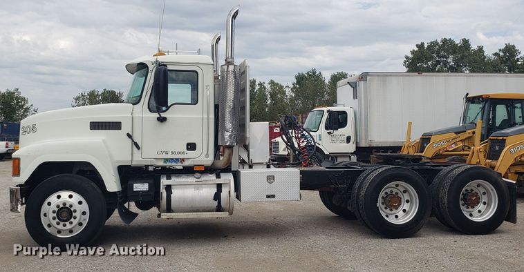 image for item DG7694 2005 Mack CH semi truck