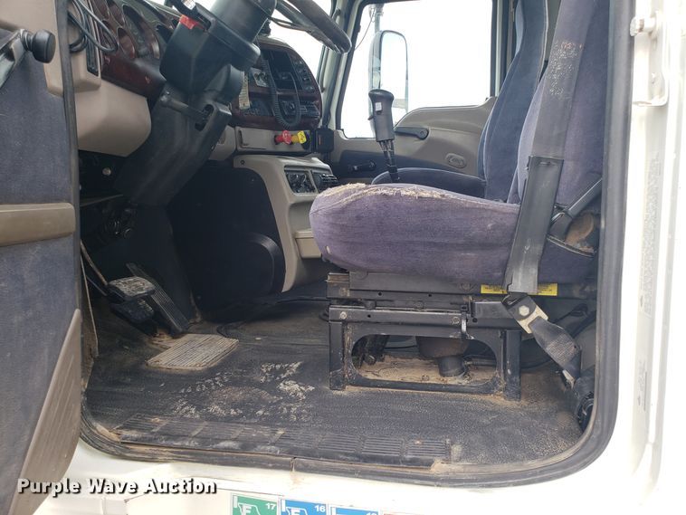 image for item DG7694 2005 Mack CH semi truck