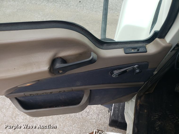 image for item DG7694 2005 Mack CH semi truck