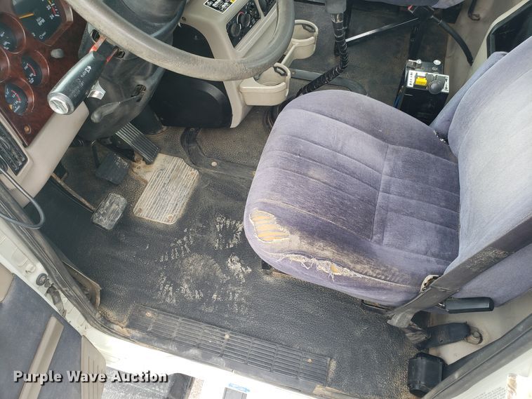 image for item DG7694 2005 Mack CH semi truck