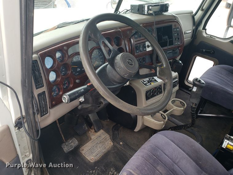 image for item DG7694 2005 Mack CH semi truck