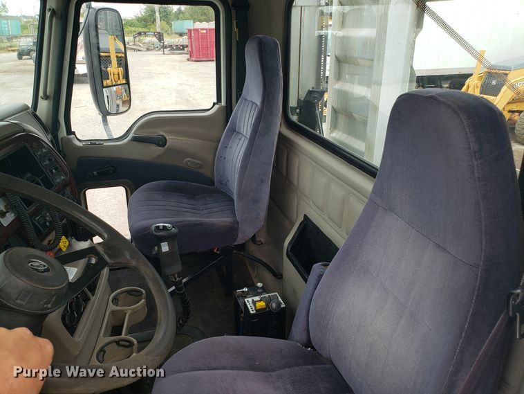 image for item DG7694 2005 Mack CH semi truck