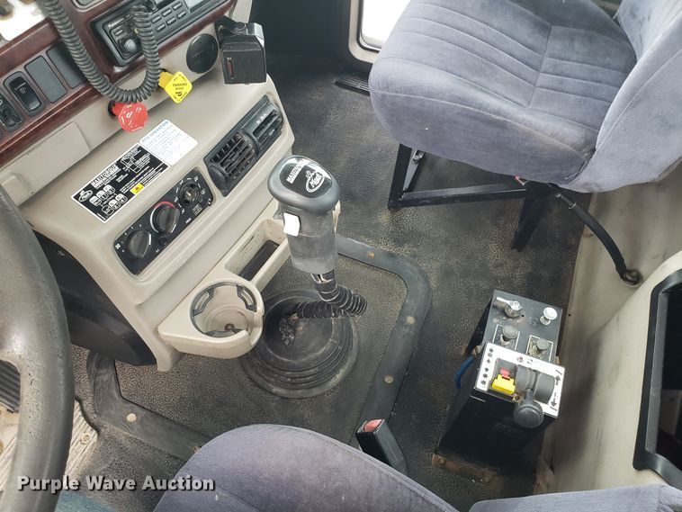 image for item DG7694 2005 Mack CH semi truck