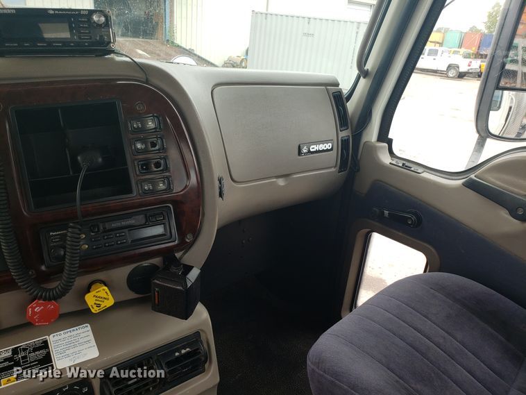 image for item DG7694 2005 Mack CH semi truck