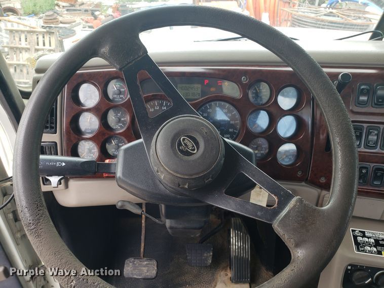 image for item DG7694 2005 Mack CH semi truck