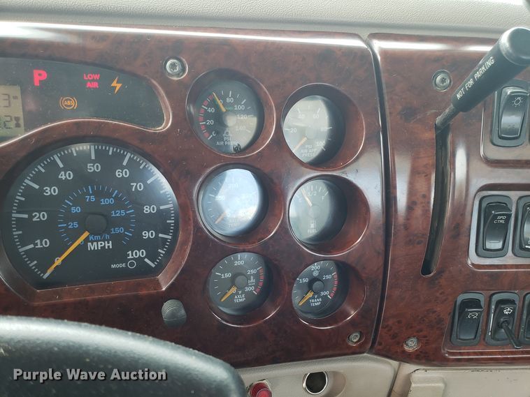 image for item DG7694 2005 Mack CH semi truck