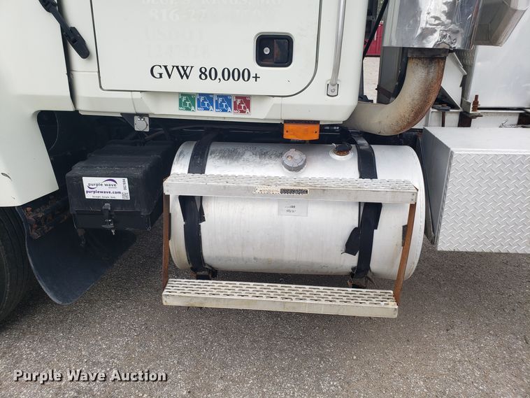 image for item DG7694 2005 Mack CH semi truck