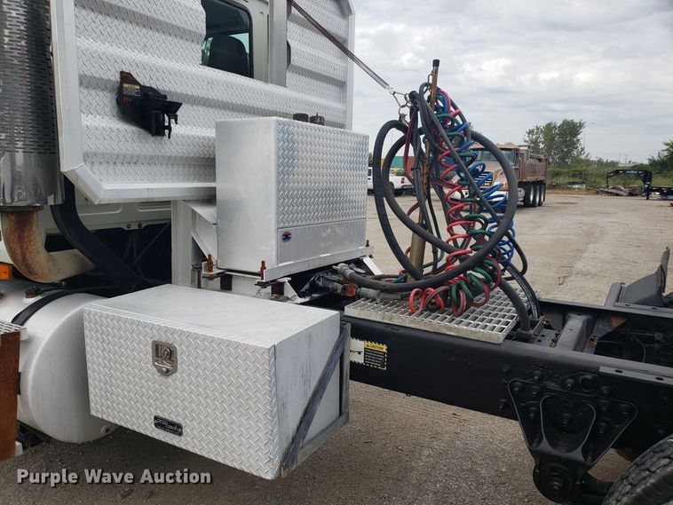 image for item DG7694 2005 Mack CH semi truck