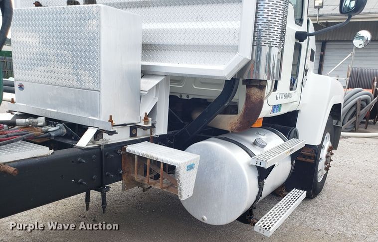 image for item DG7694 2005 Mack CH semi truck