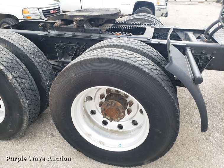 image for item DG7694 2005 Mack CH semi truck