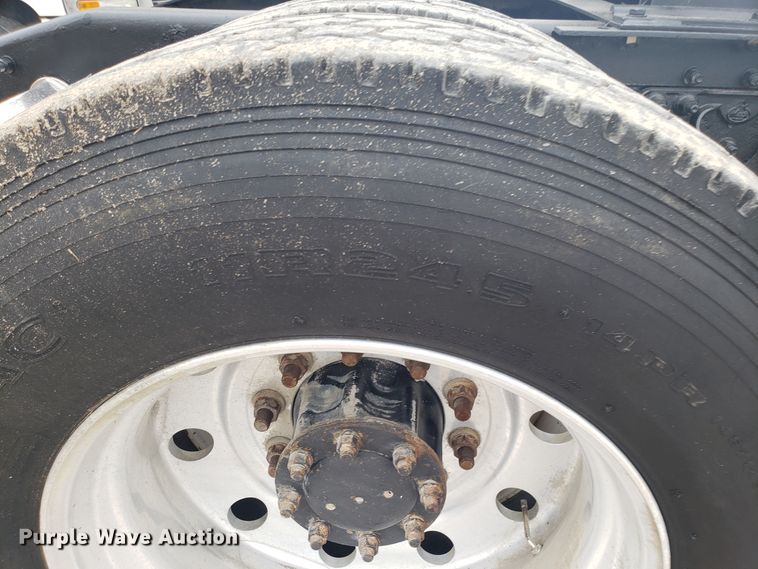 image for item DG7694 2005 Mack CH semi truck