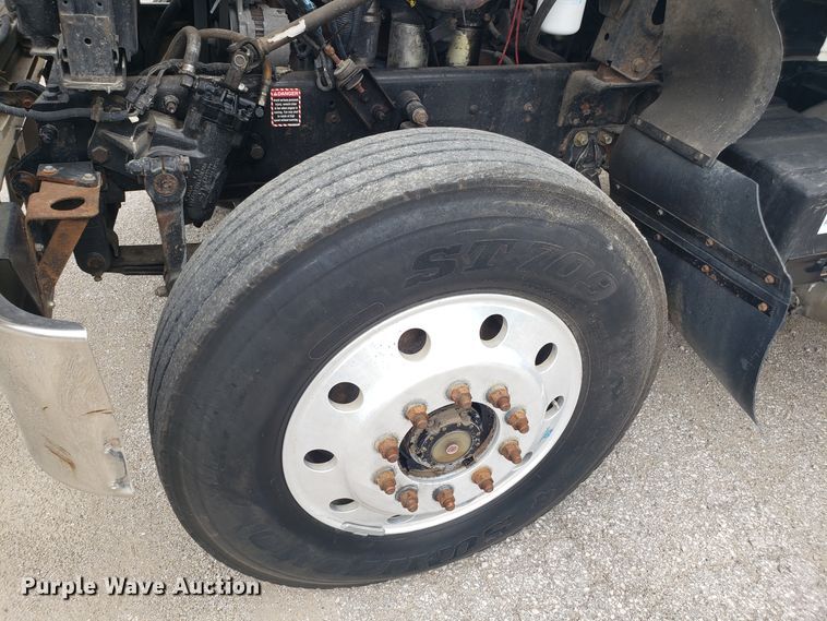 image for item DG7694 2005 Mack CH semi truck