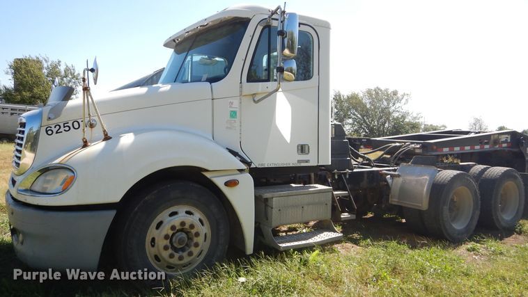 image for item DH2594 2006 Freightliner Columbia semi truck