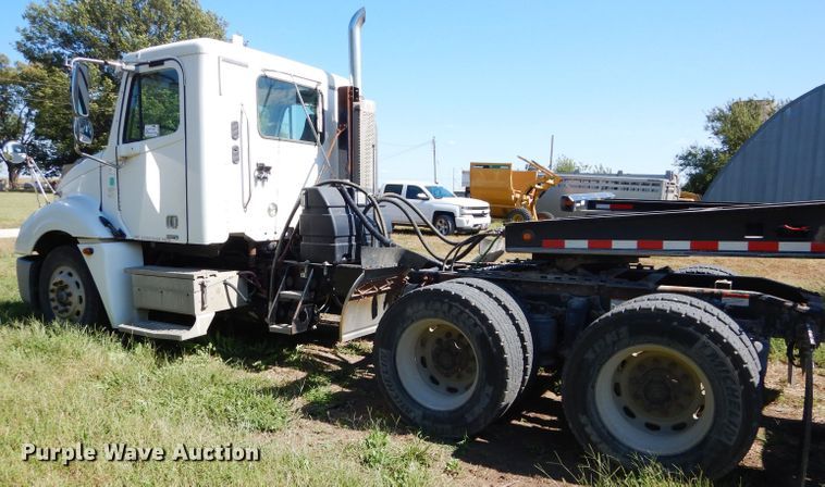 image for item DH2594 2006 Freightliner Columbia semi truck