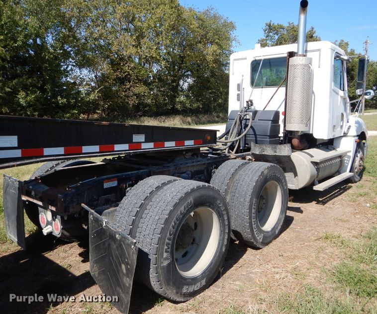 image for item DH2594 2006 Freightliner Columbia semi truck