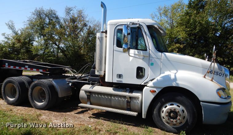 image for item DH2594 2006 Freightliner Columbia semi truck