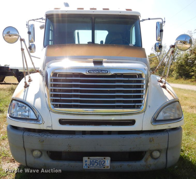 image for item DH2594 2006 Freightliner Columbia semi truck