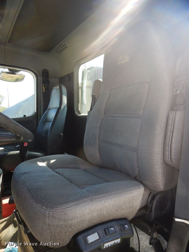 image for item DH2594 2006 Freightliner Columbia semi truck