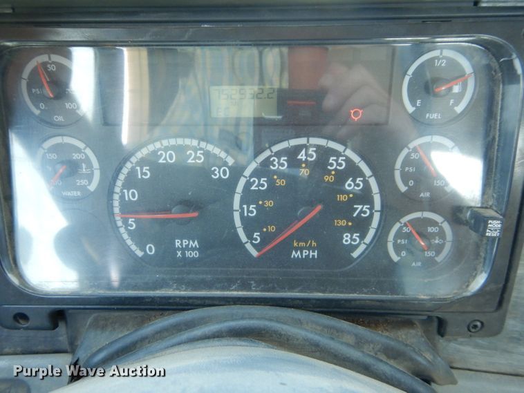 image for item DH2594 2006 Freightliner Columbia semi truck