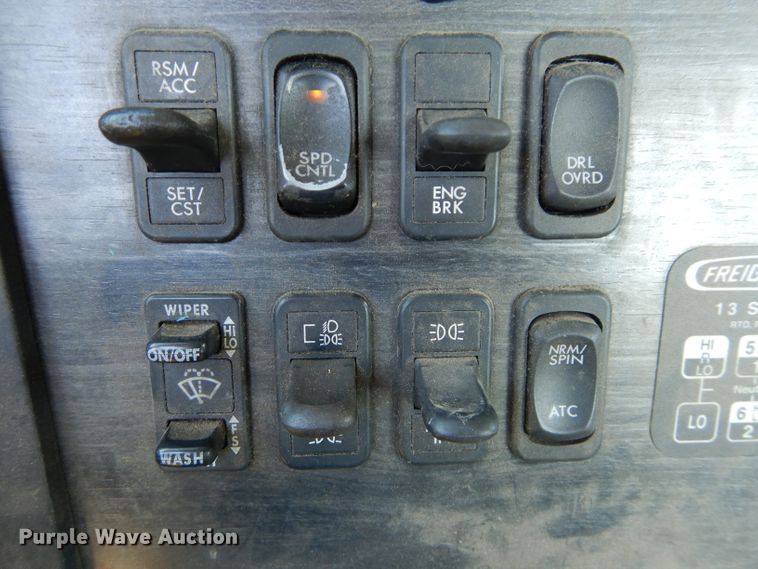 image for item DH2594 2006 Freightliner Columbia semi truck