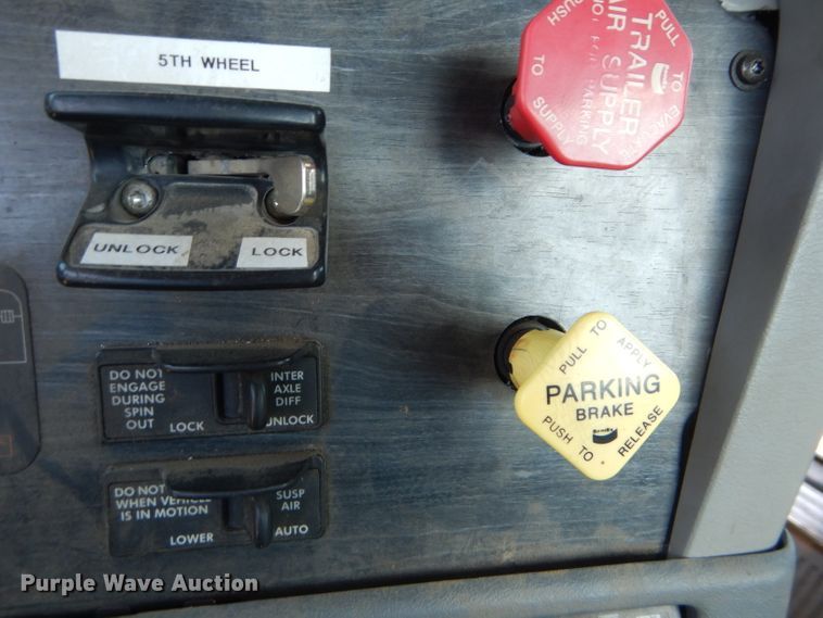 image for item DH2594 2006 Freightliner Columbia semi truck