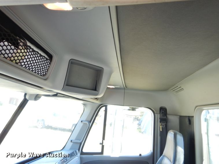 image for item DH2594 2006 Freightliner Columbia semi truck