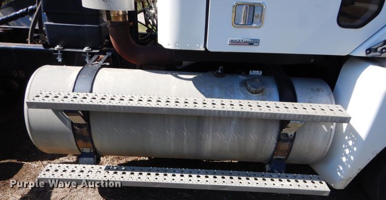 image for item DH2594 2006 Freightliner Columbia semi truck