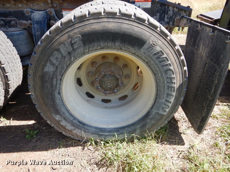 image for item DH2594 2006 Freightliner Columbia semi truck