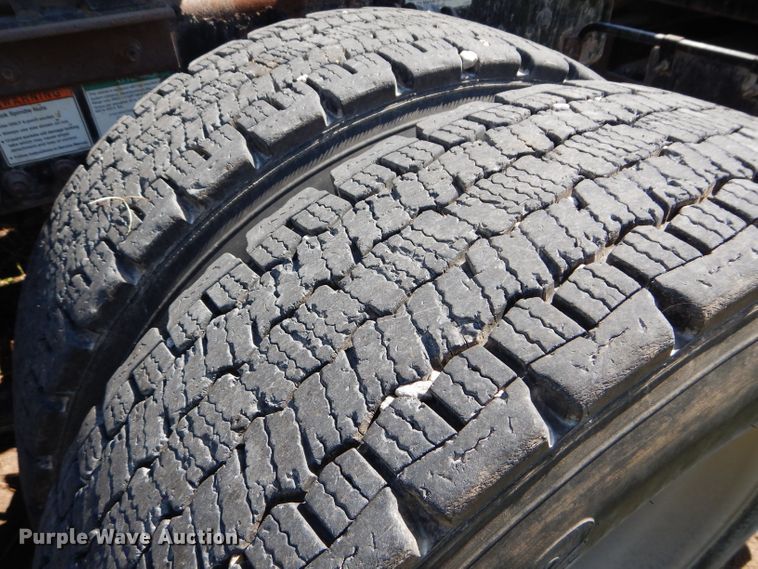 image for item DH2594 2006 Freightliner Columbia semi truck