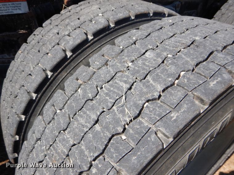 image for item DH2594 2006 Freightliner Columbia semi truck