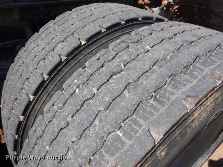 image for item DH2594 2006 Freightliner Columbia semi truck